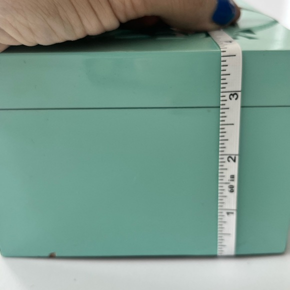 MAX STUDIO HOME Light Tiffany Blue Cut Flower Jewelry or Decorative Box - Picture 5 of 7